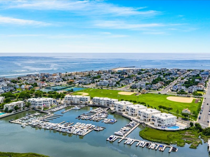 Aerial view of Commodore Bay Marina